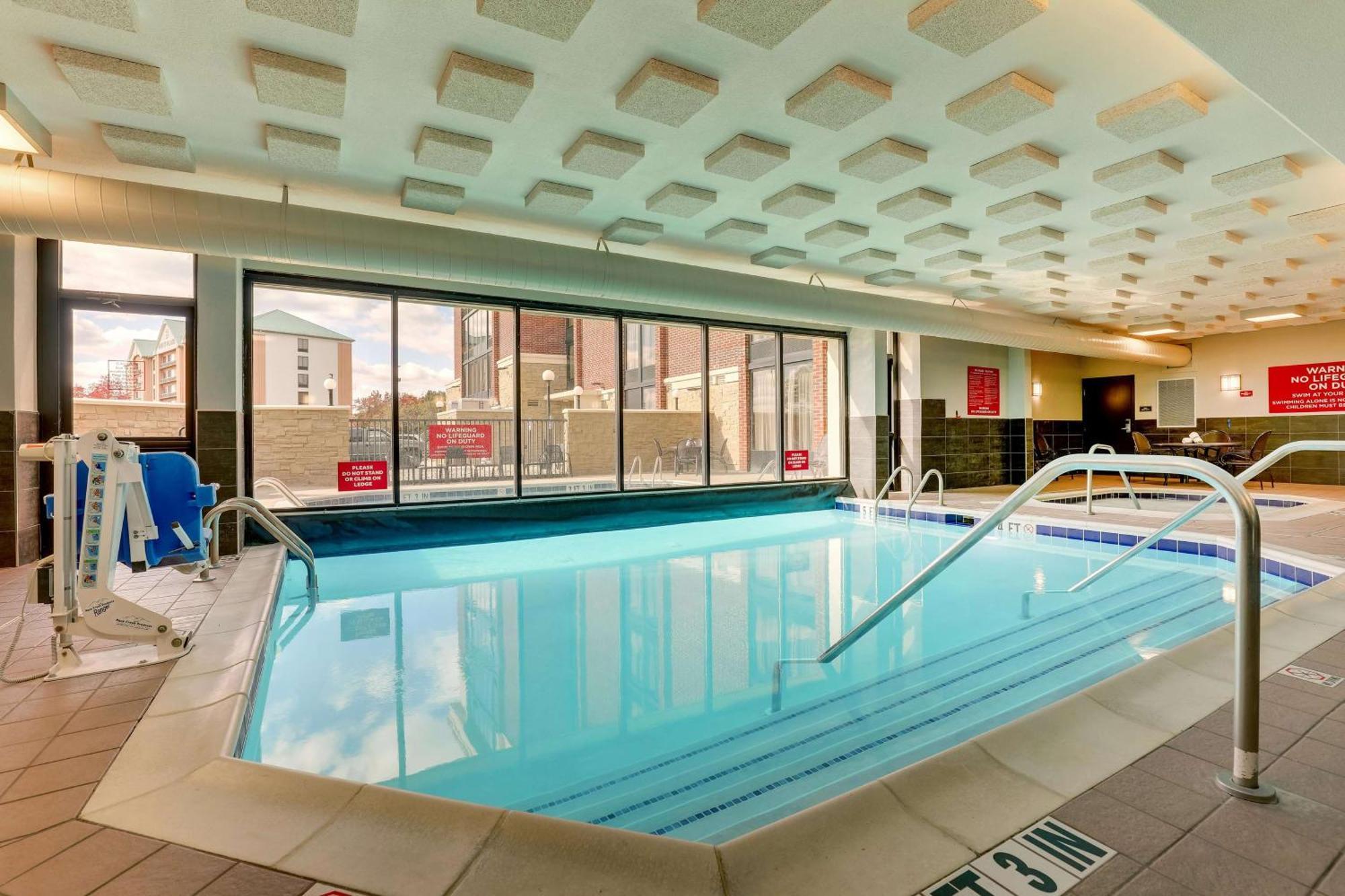Drury Inn & Suites Columbus Dublin Buitenkant foto
