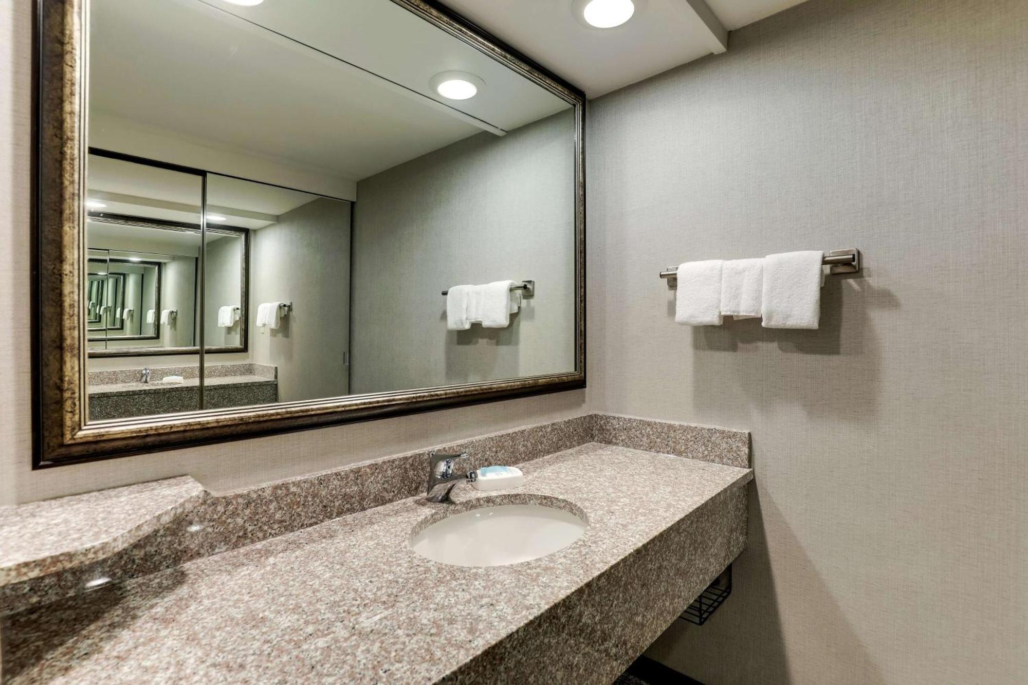 Drury Inn & Suites Columbus Dublin Buitenkant foto